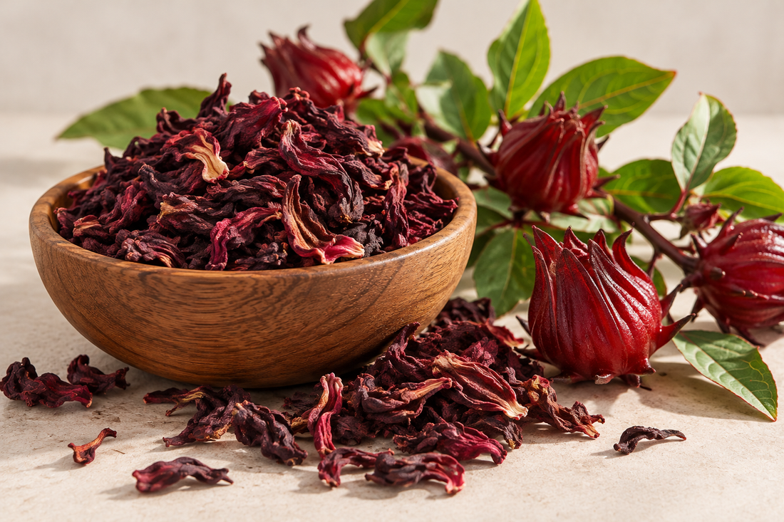 Calices rouges de bissap séché (Hibiscus sabdariffa), oseille de Guinée d'Afrique de l'Ouest